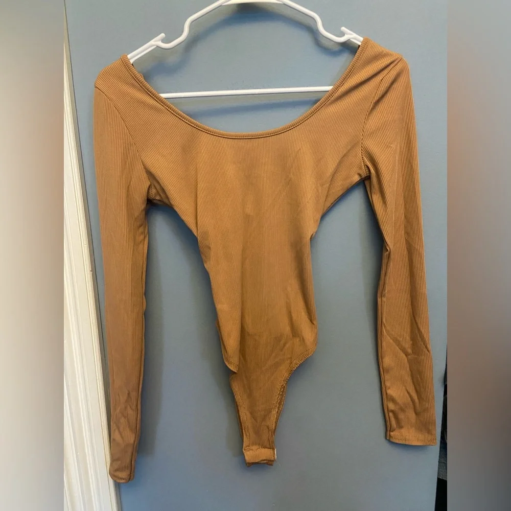 Boohoo Ribbed Long-Sleeve Scoop Neck Bodysuit - Tan - Picture 1 of 3
